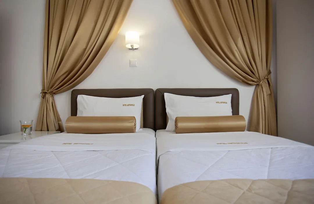 Metropolis Hotel-1